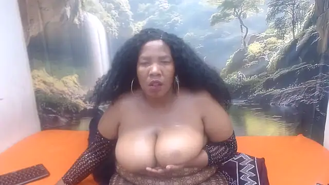 Snapshot of CURVYELEGANCExxx chatting on July 10, 2026, 3:23 pm CURVYELEGANCExxx online show from July 10, 2026, 3:23 pm