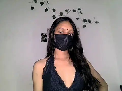 LILY HOTYY online show from August 6, 2026, 8:31 am