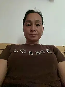 Snapshot of Loly_hana chatting on July 8, 2026, 4:24 am Loly hana online show from July 8, 2026, 4:24 am
