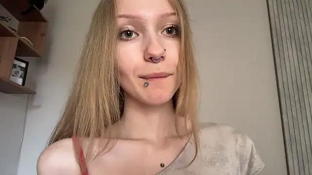 Snapshot of BivalentFalloff chatting on August 1, 2026, 7:28 am BivalentFalloff online show from August 1, 2026, 7:28 am