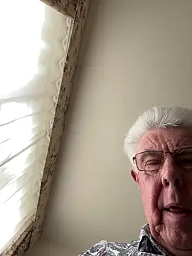 Snapshot of Charlei80 chatting on June 18, 2026, 11:37 am Charlei80 online show from June 18, 2026, 11:37 am