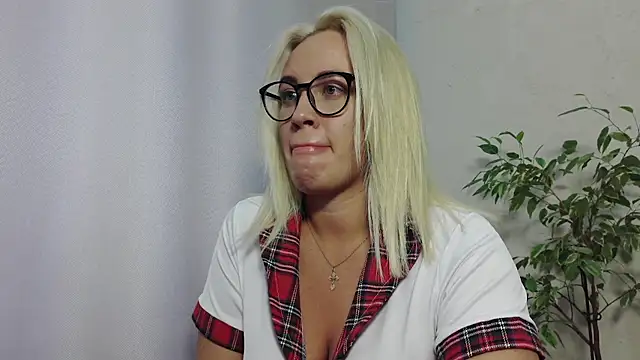 Snapshot of MariaTravel chatting on July 17, 2026, 1:30 pm MariaTravel online show from July 17, 2026, 1:30 pm