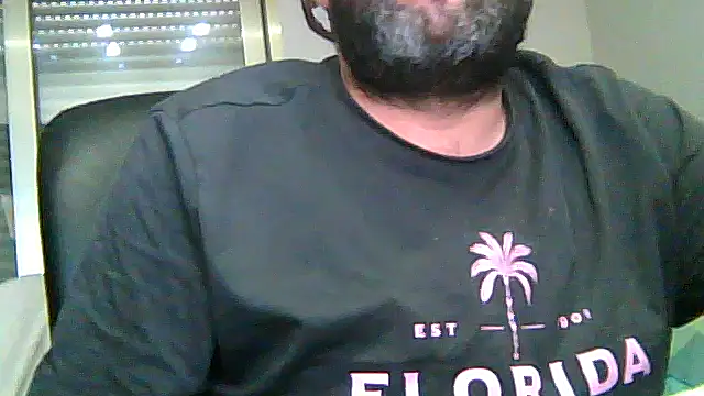Snapshot of SirFrankonde chatting on July 3, 2026, 10:33 am SirFrankonde online show from July 3, 2026, 10:33 am