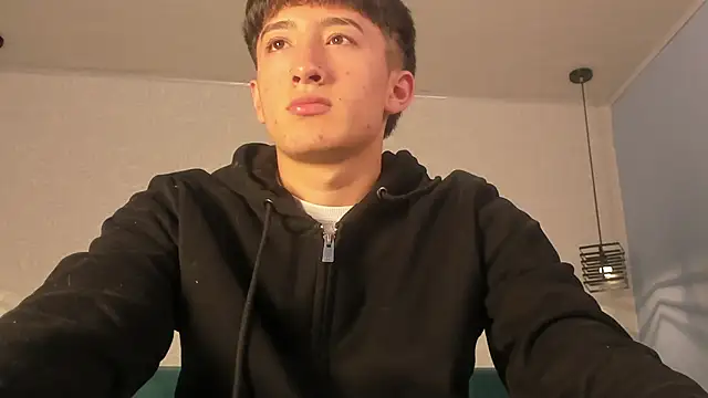 Snapshot of alejo_leon chatting on June 22, 2026, 1:19 pm alejo leon online show from June 22, 2026, 1:19 pm
