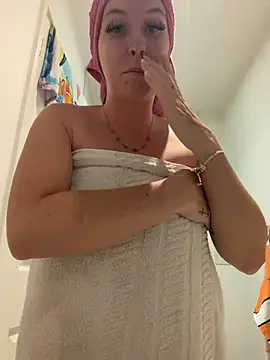 Snapshot of Coleyy_xx chatting on July 26, 2026, 7:32 pm Coleyy xx online show from July 26, 2026, 7:32 pm