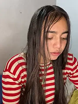 Julia valentina online show from July 5, 2026, 1:32 am