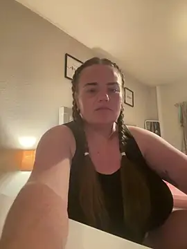 Snapshot of Bustygem_ chatting on June 22, 2026, 9:34 pm Bustygem online show from June 22, 2026, 9:34 pm