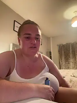 Snapshot of Bustygem_ chatting on June 26, 2026, 9:20 pm Bustygem online show from June 26, 2026, 9:20 pm