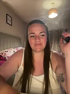 Snapshot of Bustygem_ chatting on July 31, 2026, 9:56 pm Bustygem online show from July 31, 2026, 9:56 pm