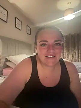 Snapshot of Bustygem_ chatting on July 23, 2026, 10:49 pm Bustygem online show from July 23, 2026, 10:49 pm