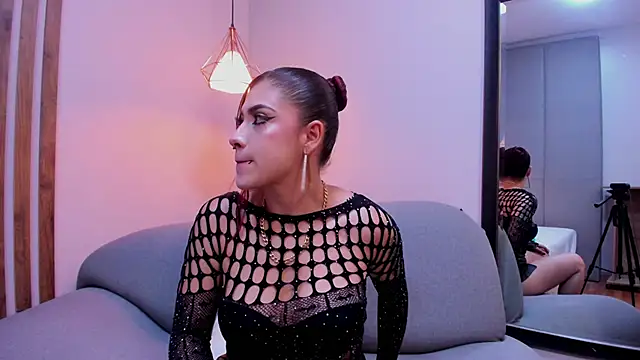 DarlyHooper   online show from June 19, 2026, 12:22 pm