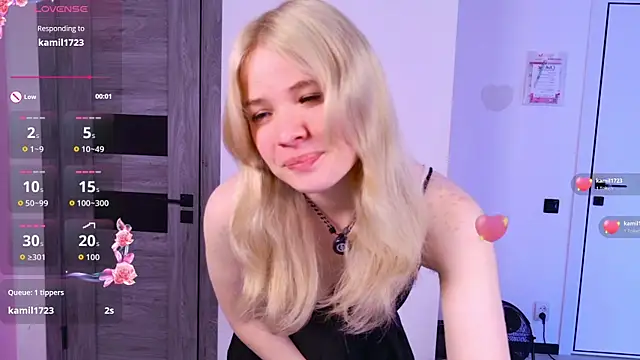 Snapshot of ChloeWells chatting on June 27, 2026, 3:45 am ChloeWells online show from June 27, 2026, 3:45 am