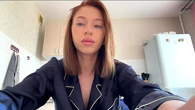 Snapshot of LilyBIoom chatting on June 20, 2026, 4:17 am LilyBIoom online show from June 20, 2026, 4:17 am