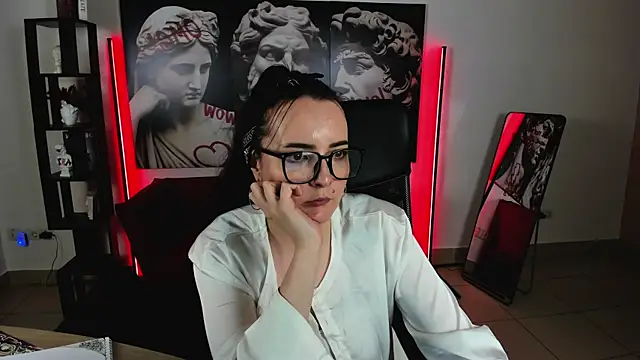 TiffanysGlow online show from June 25, 2026, 1:49 pm