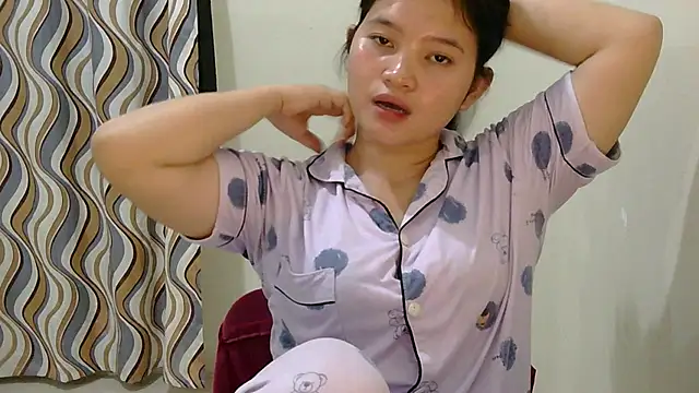 Fhwilloughbyxx online show from June 20, 2026, 10:53 am