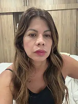 Snapshot of Valen_Milf4u chatting on August 3, 2026, 12:00 pm Valen Milf4u online show from August 3, 2026, 12:00 pm