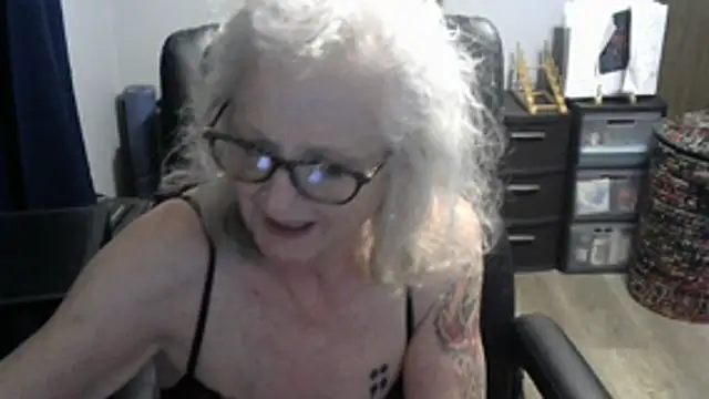 Snapshot of Joleendelacroix chatting on July 3, 2026, 2:18 am Joleendelacroix online show from July 3, 2026, 2:18 am