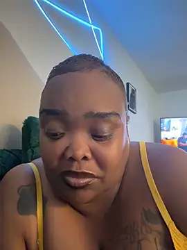 Snapshot of Caramelcreamer chatting on June 19, 2026, 12:38 am Caramelcreamer online show from June 19, 2026, 12:38 am