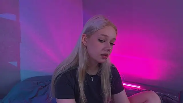 Snapshot of MichelleMargiela chatting on June 30, 2026, 3:28 am MichelleMargiela online show from June 30, 2026, 3:28 am