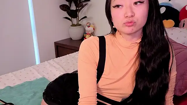 MySweetSofie online show from October 19, 2025, 6:21 pm