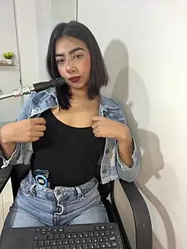 Snapshot of cherry_skinnyy_ chatting on August 4, 2026, 3:00 am cherry skinnyy online show from August 4, 2026, 3:00 am