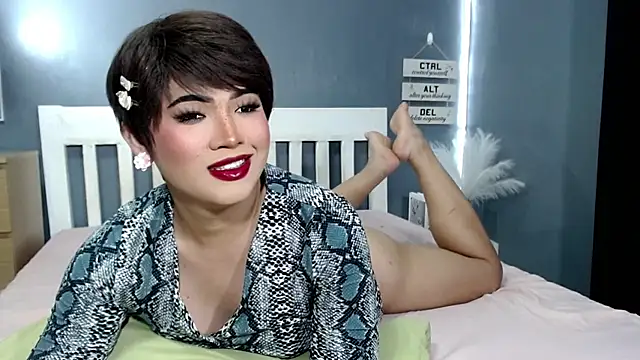 STUCK on YOU  online show from November 17, 2025, 8:02 pm