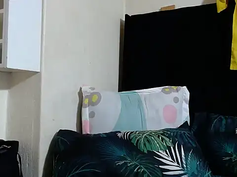creamyslender23 online show from July 14, 2026, 8:59 pm