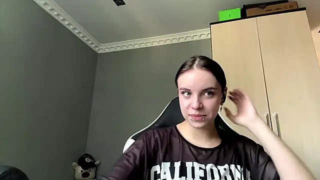 Snapshot of martinienjoyer chatting on July 11, 2026, 7:41 am martinienjoyer online show from July 11, 2026, 7:41 am