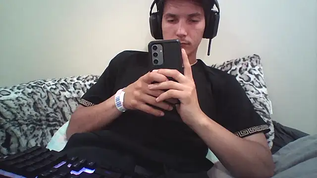 Snapshot of Nicks10in chatting on July 6, 2026, 3:35 am Nicks10in online show from July 6, 2026, 3:35 am