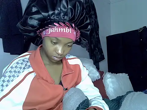 Snapshot of pretty_jaz chatting on August 6, 2026, 12:38 am pretty jaz online show from August 6, 2026, 12:38 am