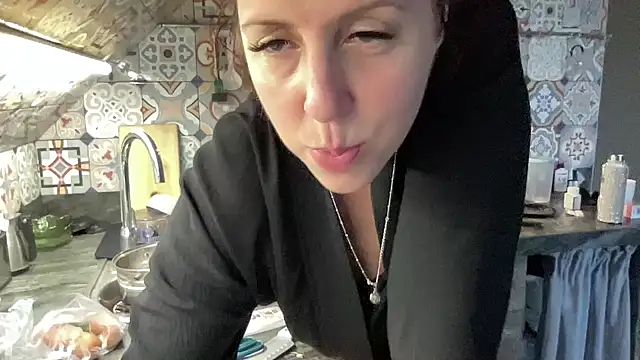 Jolenya online show from June 28, 2026, 4:13 pm