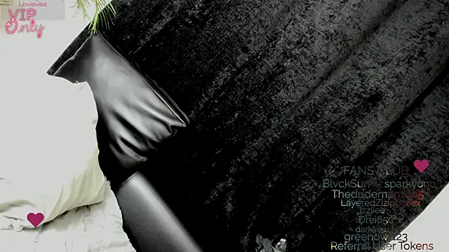 Snapshot of love_amor_ chatting on March 10, 2026, 12:14 am love amor online show from March 10, 2026, 12:14 am