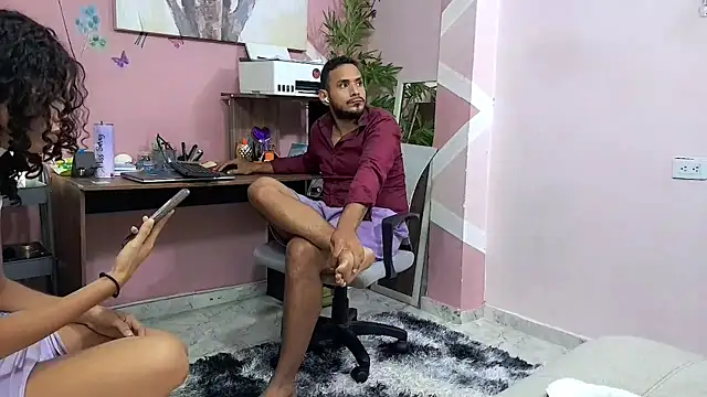 Snapshot of Pineappleflipped chatting on July 11, 2026, 2:12 am Pineappleflipped online show from July 11, 2026, 2:12 am