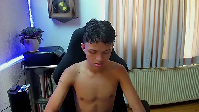 Snapshot of carlos_00foxx chatting on June 29, 2026, 1:00 pm carlos 00foxx online show from June 29, 2026, 1:00 pm