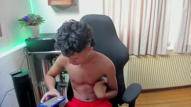 Snapshot of carlos_00foxx chatting on June 26, 2026, 12:44 pm carlos 00foxx online show from June 26, 2026, 12:44 pm