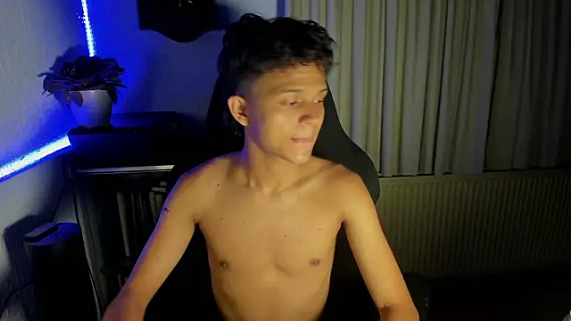 Snapshot of carlos_00foxx chatting on June 30, 2026, 2:44 am carlos 00foxx online show from June 30, 2026, 2:44 am