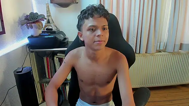 Snapshot of carlos_00foxx chatting on July 2, 2026, 4:51 am carlos 00foxx online show from July 2, 2026, 4:51 am