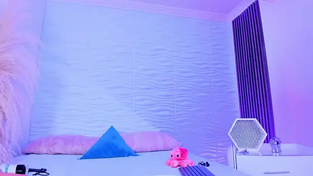 AylinLove  online show from July 5, 2026, 11:28 am