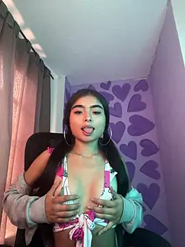 Snapshot of Samantha_098 chatting on July 2, 2026, 4:35 pm Samantha 098 online show from July 2, 2026, 4:35 pm