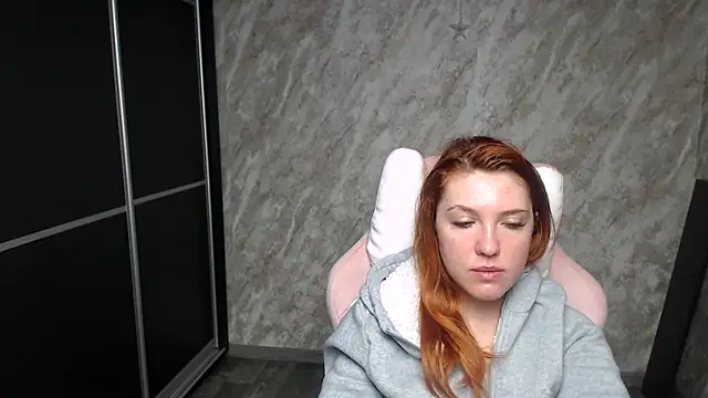 Snapshot of Reginasmilee chatting on February 7, 2026, 12:24 pm Reginasmilee online show from February 7, 2026, 12:24 pm