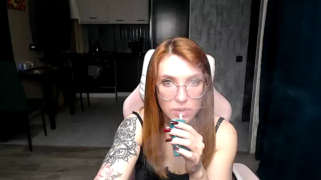 Snapshot of Reginasmilee chatting on November 19, 2025, 1:55 pm Reginasmilee online show from November 19, 2025, 1:55 pm