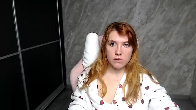 Snapshot of Reginasmilee chatting on January 16, 2026, 12:25 am Reginasmilee online show from January 16, 2026, 12:25 am