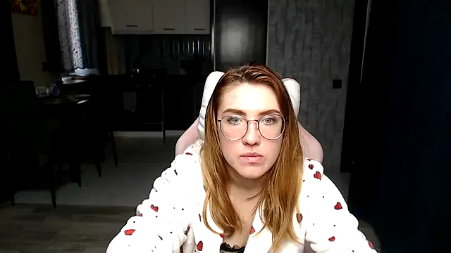 Snapshot of Reginasmilee chatting on November 25, 2025, 12:27 pm Reginasmilee online show from November 25, 2025, 12:27 pm