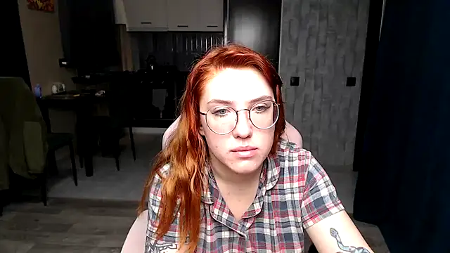 Snapshot of Reginasmilee chatting on December 5, 2025, 12:43 am Reginasmilee online show from December 5, 2025, 12:43 am