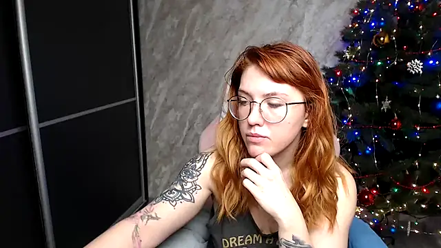 Snapshot of Reginasmilee chatting on December 23, 2025, 12:33 am Reginasmilee online show from December 23, 2025, 12:33 am