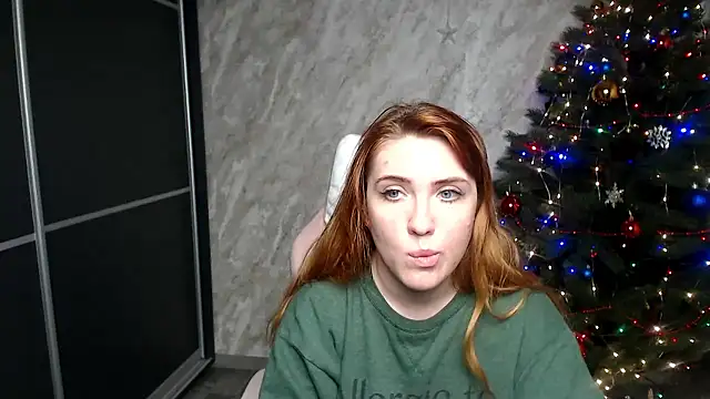 Snapshot of Reginasmilee chatting on January 7, 2026, 2:22 pm Reginasmilee online show from January 7, 2026, 2:22 pm