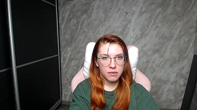 Snapshot of Reginasmilee chatting on February 11, 2026, 3:45 pm Reginasmilee online show from February 11, 2026, 3:45 pm