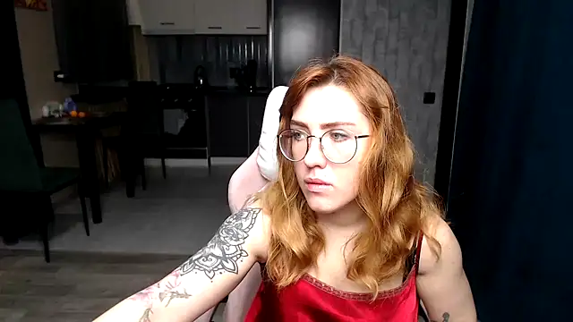 Snapshot of Reginasmilee chatting on November 22, 2025, 4:00 am Reginasmilee online show from November 22, 2025, 4:00 am