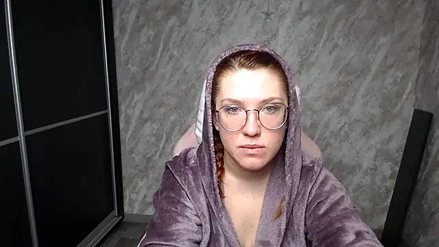 Snapshot of Reginasmilee chatting on February 16, 2026, 1:37 am Reginasmilee online show from February 16, 2026, 1:37 am