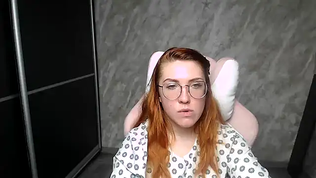 Snapshot of Reginasmilee chatting on February 15, 2026, 7:51 am Reginasmilee online show from February 15, 2026, 7:51 am